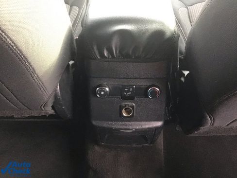 Used 2017 Ford Explorer XLT image 17