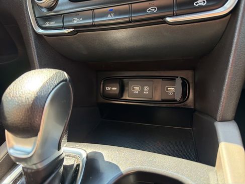 Used 2019 Hyundai Santa Fe SE AWD/4WD image 28