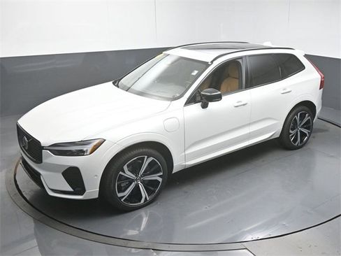 Used 2025 Volvo XC60 T8 Ultra w/ Protection Package Premier image 44