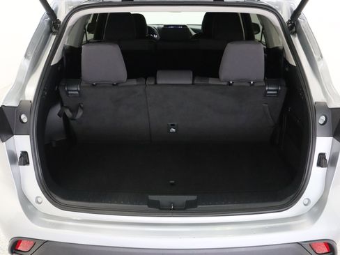 Certified 2025 Toyota Highlander LE FWD image 33