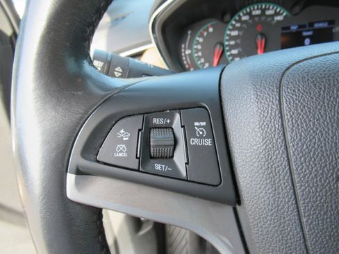 Used 2020 Chevrolet Trax Premier FWD image 23