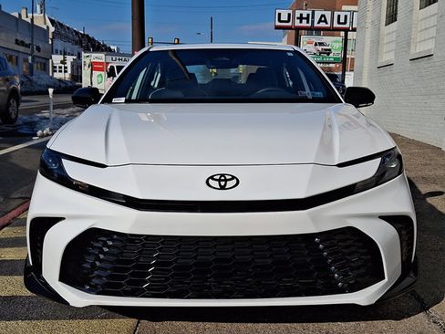 Used 2026 Toyota Camry XLE w/ Convenience Package image 2