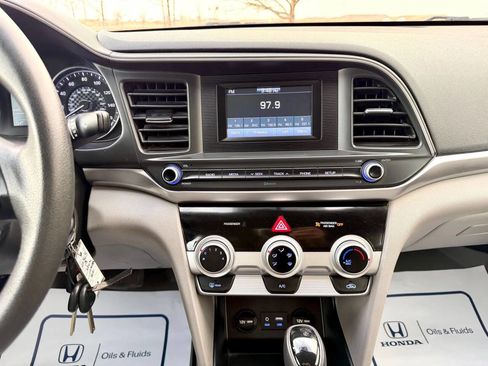 Used 2019 Hyundai Elantra SE image 23