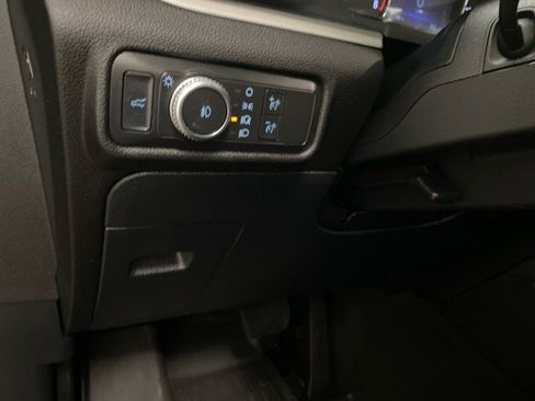 Certified 2022 Ford Explorer XLT w/ Equipment Group 202A image 19