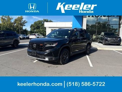 Used 2025 Honda Pilot TrailSport image 1