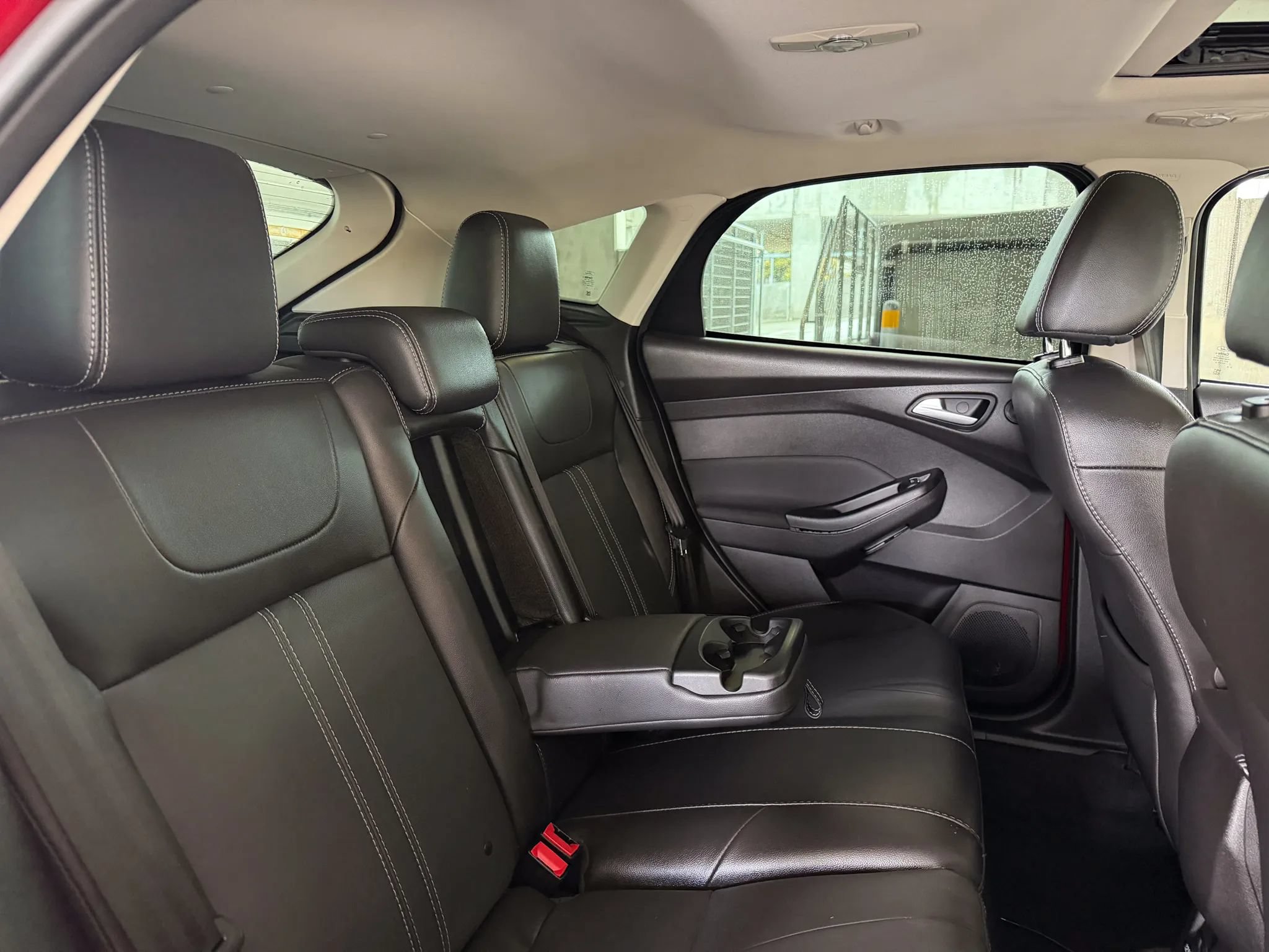 Used 2014 Ford Focus Titanium FWD image 23