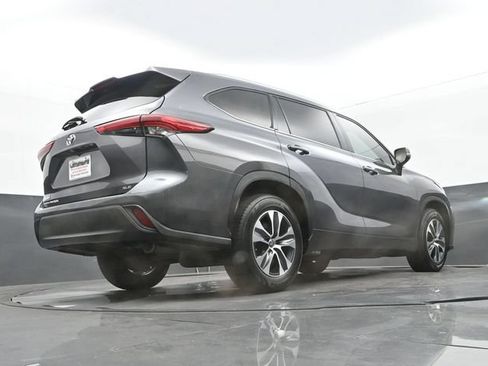 Used 2021 Toyota Highlander XLE FWD image 26