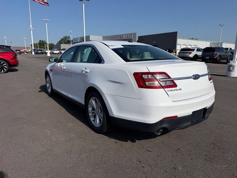 Used 2017 Ford Taurus SE FWD image 7