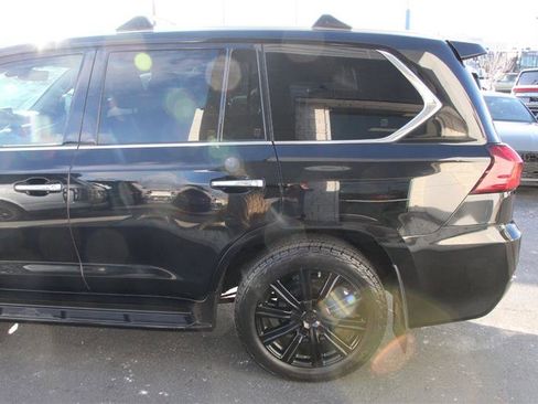 Used 2017 Lexus LX 570 4WD image 6