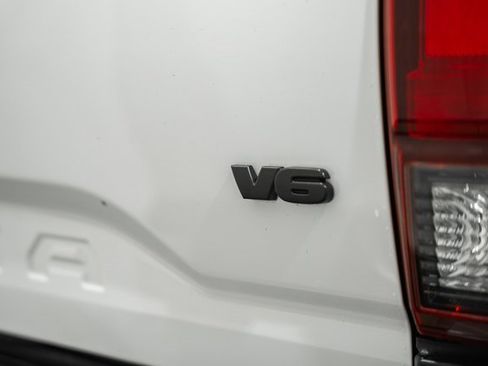 Used 2018 Toyota Tacoma TRD Off-Road image 7