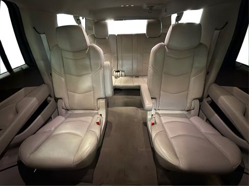 Used 2017 Cadillac Escalade ESV Luxury AWD/4WD image 18