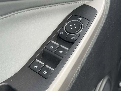 Used 2022 Ford Explorer XLT w/ Equipment Group 202A image 21