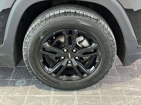 Used 2022 GMC Terrain AT4 w/ Infotainment Package II image 8