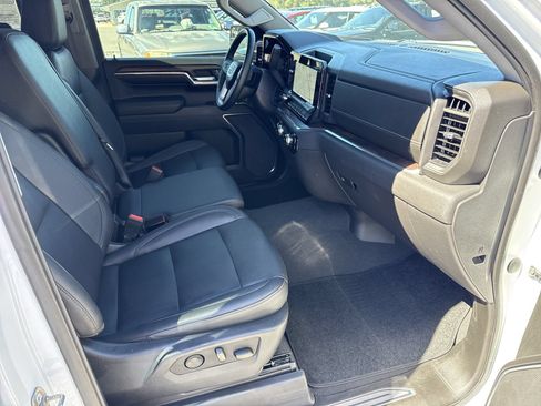 Used 2023 GMC Sierra 1500 SLT w/ X31 Off-Road Package AWD/4WD image 31