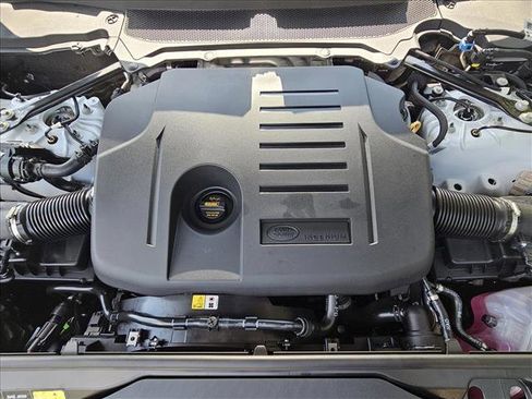 New 2025 Land Rover Discovery Dynamic SE image 18