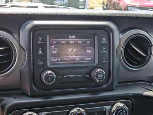 Used 2019 Jeep Wrangler Unlimited Sport S AWD/4WD image 22