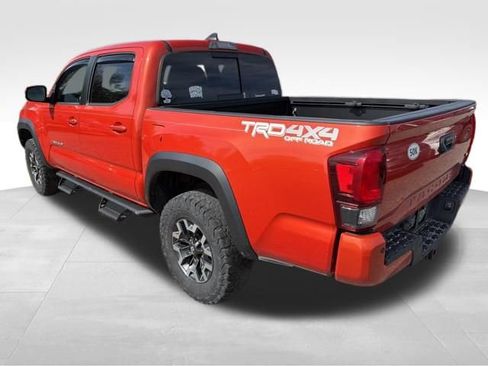 Used 2018 Toyota Tacoma TRD Off-Road image 5