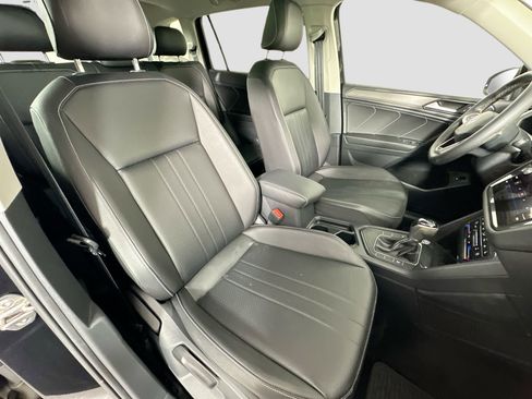 Used 2022 Volkswagen Tiguan SE w/ Panoramic Sunroof Package image 27