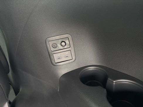 Used 2025 Toyota Sienna Platinum image 20