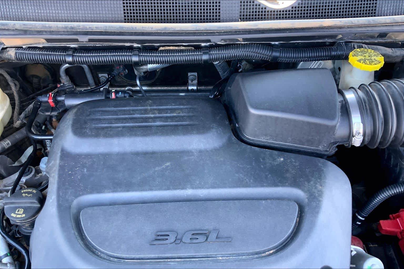 Used 2020 Chrysler Pacifica Limited FWD image 32