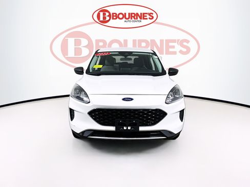 Used 2022 Ford Escape SE image 3