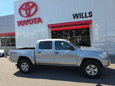 Used 2015 Toyota Tacoma 4x4 Double Cab w/ TRD Off-Road Package image 1