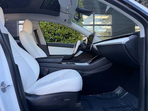 Used 2021 Tesla Model Y Long Range image 33