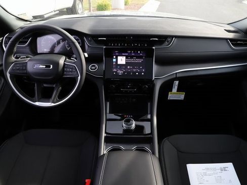 New 2025 Jeep Grand Cherokee 4WD image 20