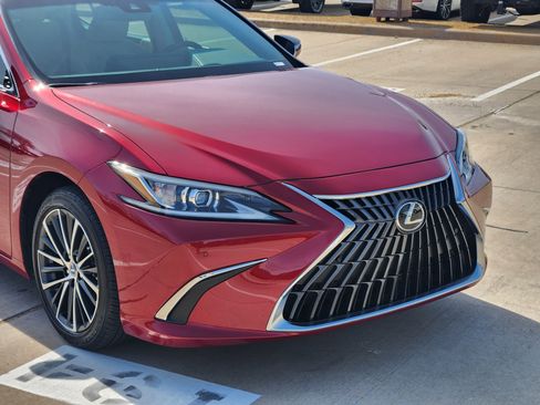 Used 2025 Lexus ES 300h w/ Premium Package image 7