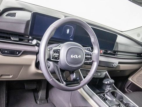 Used 2025 Kia Carnival SX FWD image 17