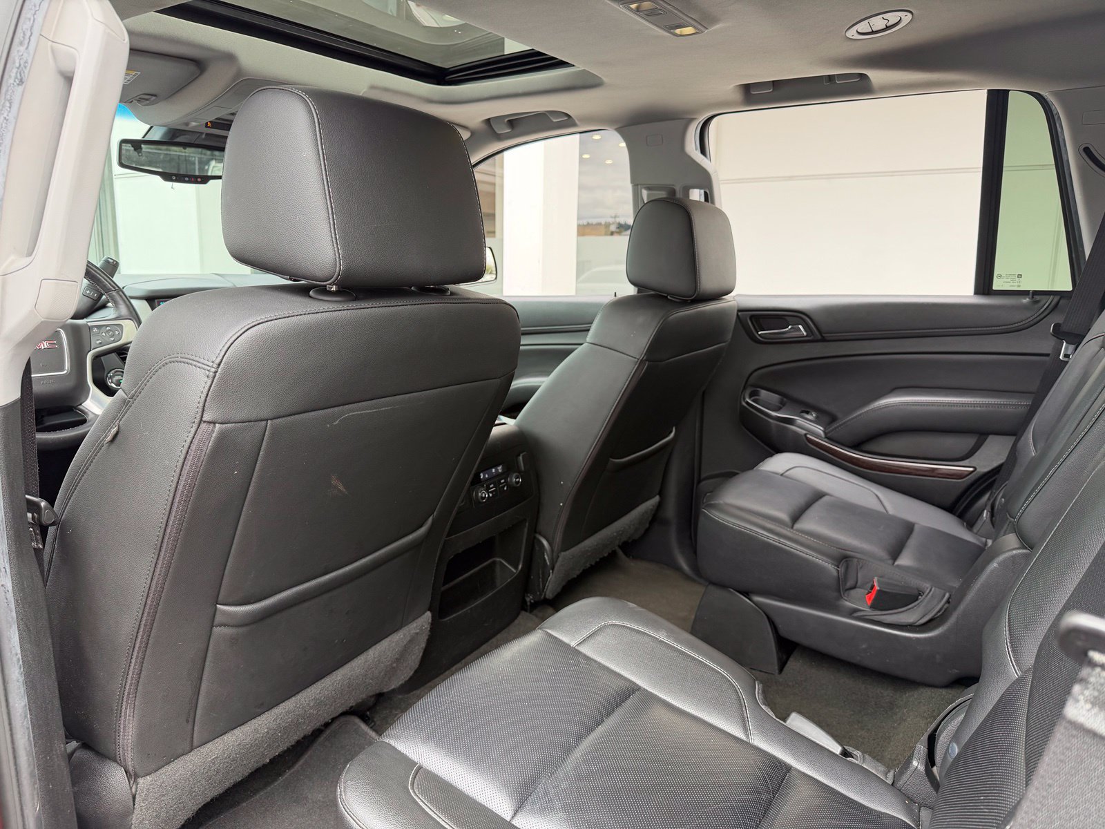 Used 2018 GMC Yukon SLT w/ HD Trailering Package AWD/4WD image 17
