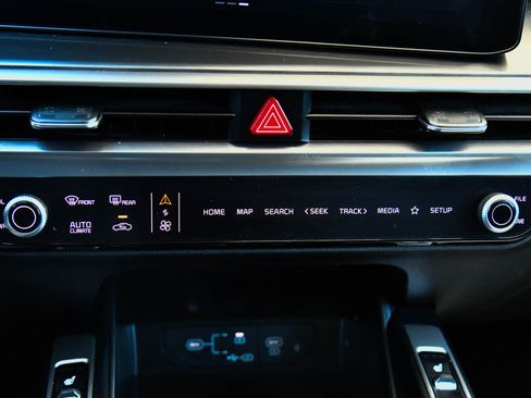 Used 2024 Kia Sorento S image 26