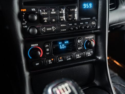 Used 2002 Chevrolet Corvette Z06 w/ Memory Pkg image 22