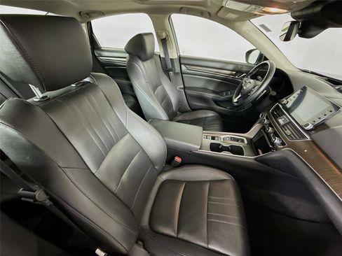 Used 2019 Honda Accord Touring image 29