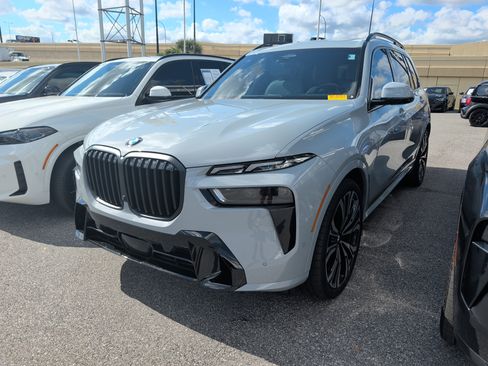Certified 2023 BMW X7 xDrive40i w/ Executive Package image 3