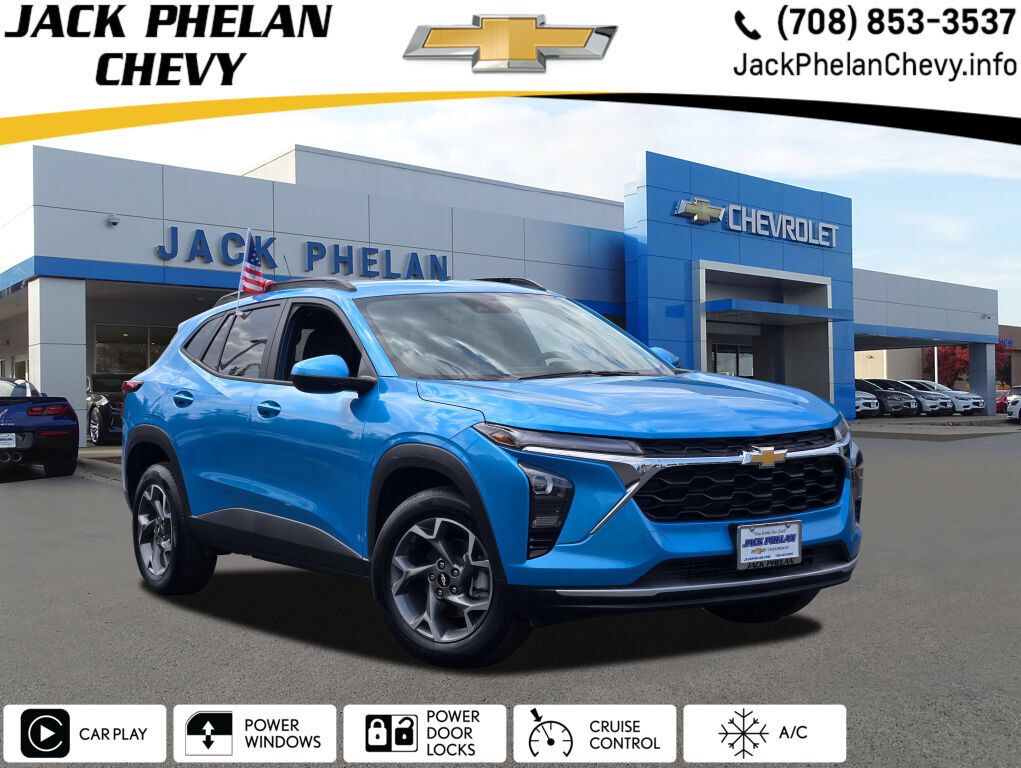 Used 2025 Chevrolet Trax LT FWD image 1