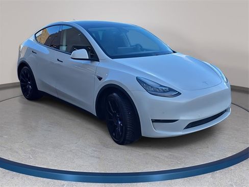 Used 2021 Tesla Model Y Long Range image 4