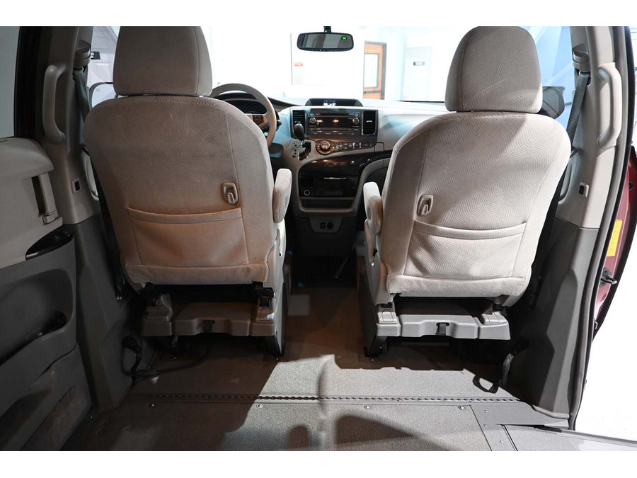 Used 2013 Toyota Sienna LE FWD image 20