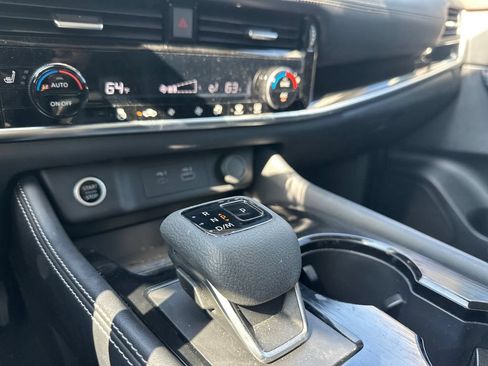 Used 2023 Nissan Rogue SL FWD image 31