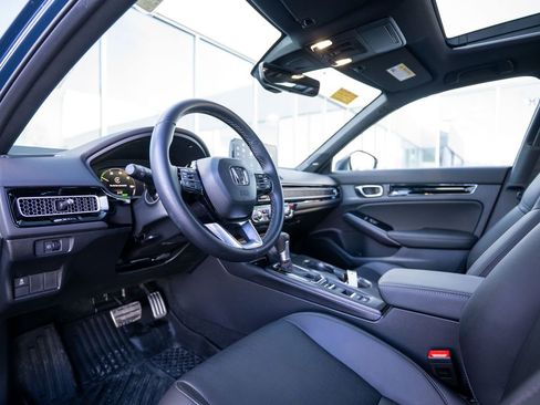 Used 2025 Honda Civic Sport image 4