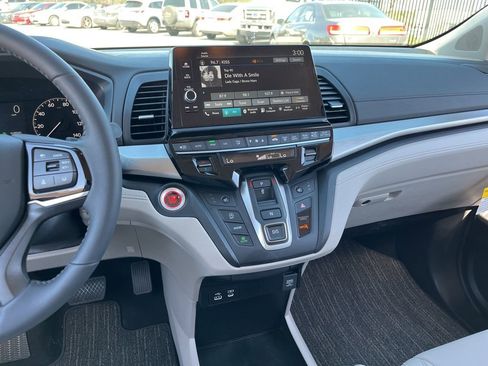 Certified 2026 Honda Odyssey EX-L image 18