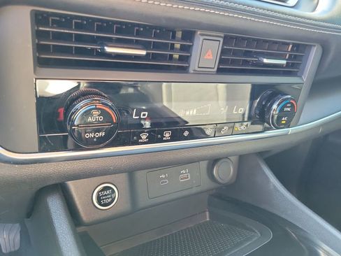 Used 2023 Nissan Rogue SV image 24