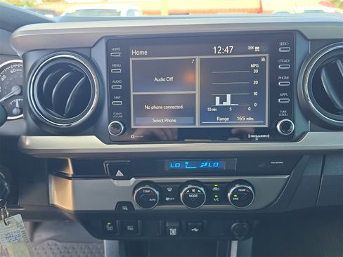 Used 2022 Toyota Tacoma TRD Sport image 15