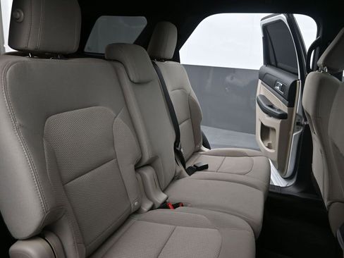 Used 2018 Ford Explorer XLT w/ Equipment Group 201A image 23