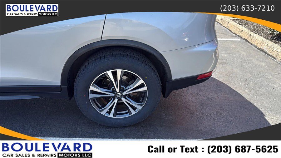 Used 2020 Nissan Rogue SV w/ Sun & Sound Touring Package AWD/4WD image 10