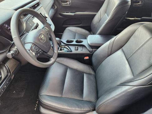 Used 2018 Toyota Avalon XLE Premium FWD image 13