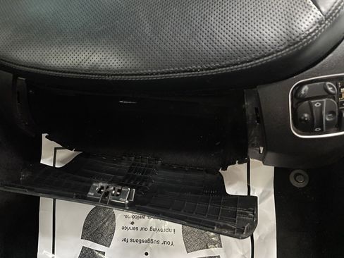 Used 2009 Mercedes-Benz SL 550 w/ Premium I Pkg image 33