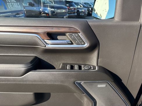 Used 2023 GMC Sierra 1500 SLT w/ SLT Premium Plus Package image 19