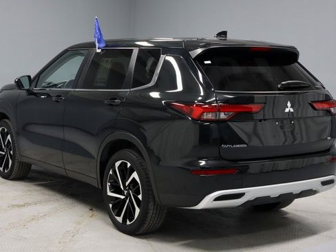 Used 2023 Mitsubishi Outlander SE image 11