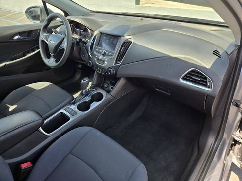 Used 2019 Chevrolet Cruze LT w/ Convenience Package FWD image 31